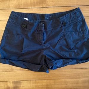 Theory shorts size 6